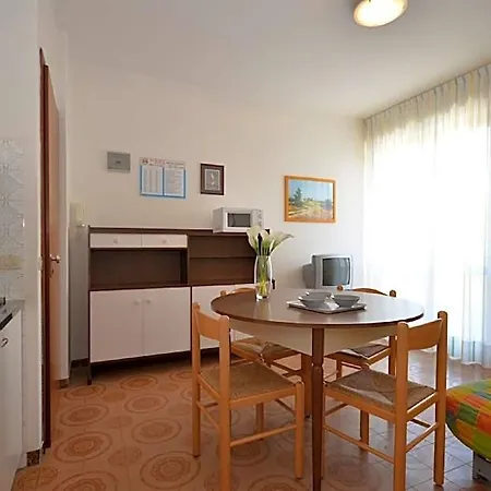 Adorable Flat 350m From The Bibione